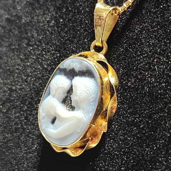 Vintage 18k Blue Agate Mother & Child Cameo Necklace - Picture 4 of 10